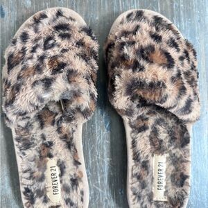 Forever 21 Girls Cozy Leopard Faux Fur Slippers
